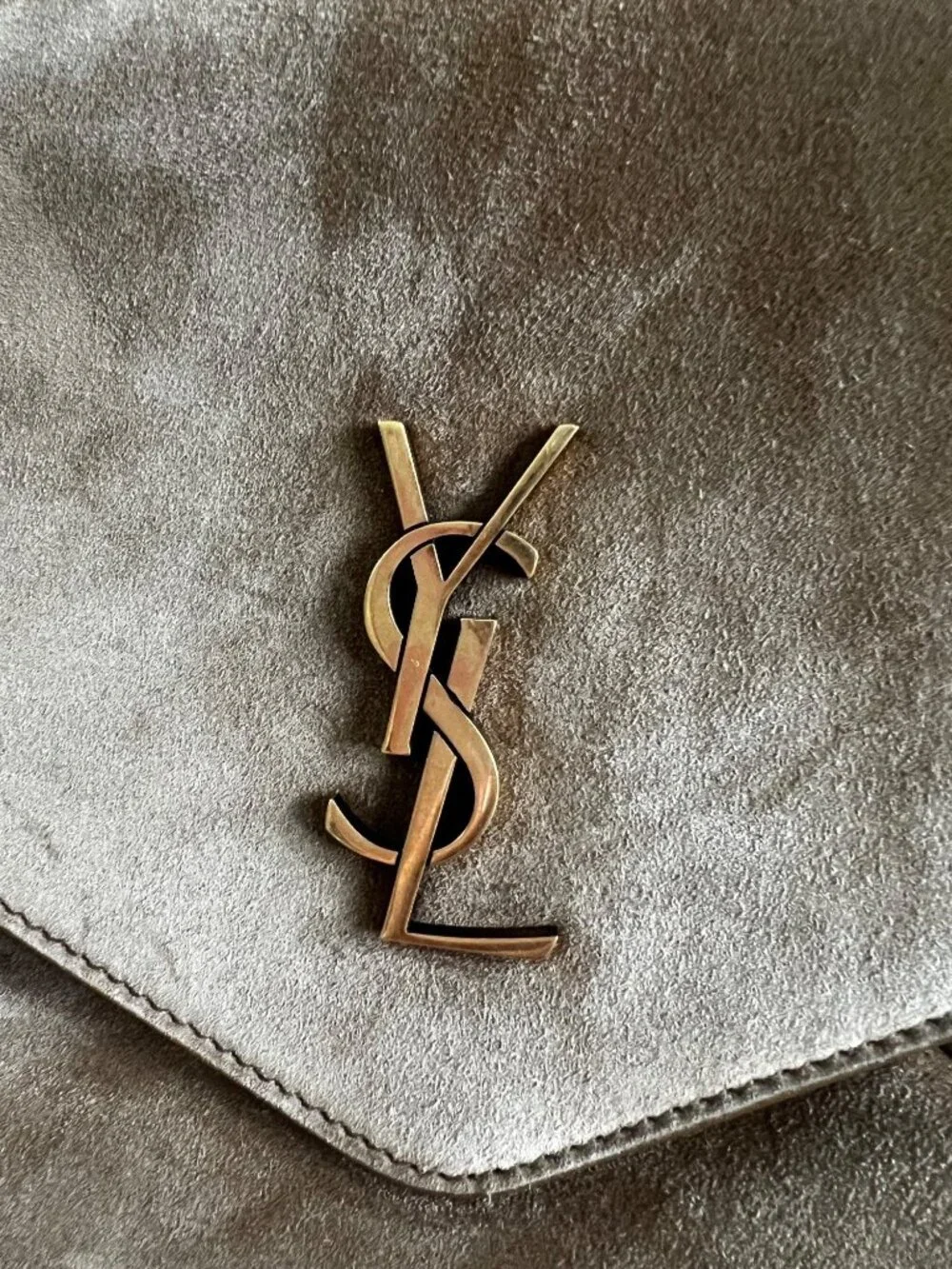 Saint Laurent Cassandre Large Envelope Pouch in Suede - Picture 6 of 15